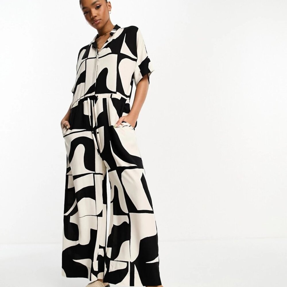 Monki Loose Fit Jumpsuit Abstract Black and White Print Size Small